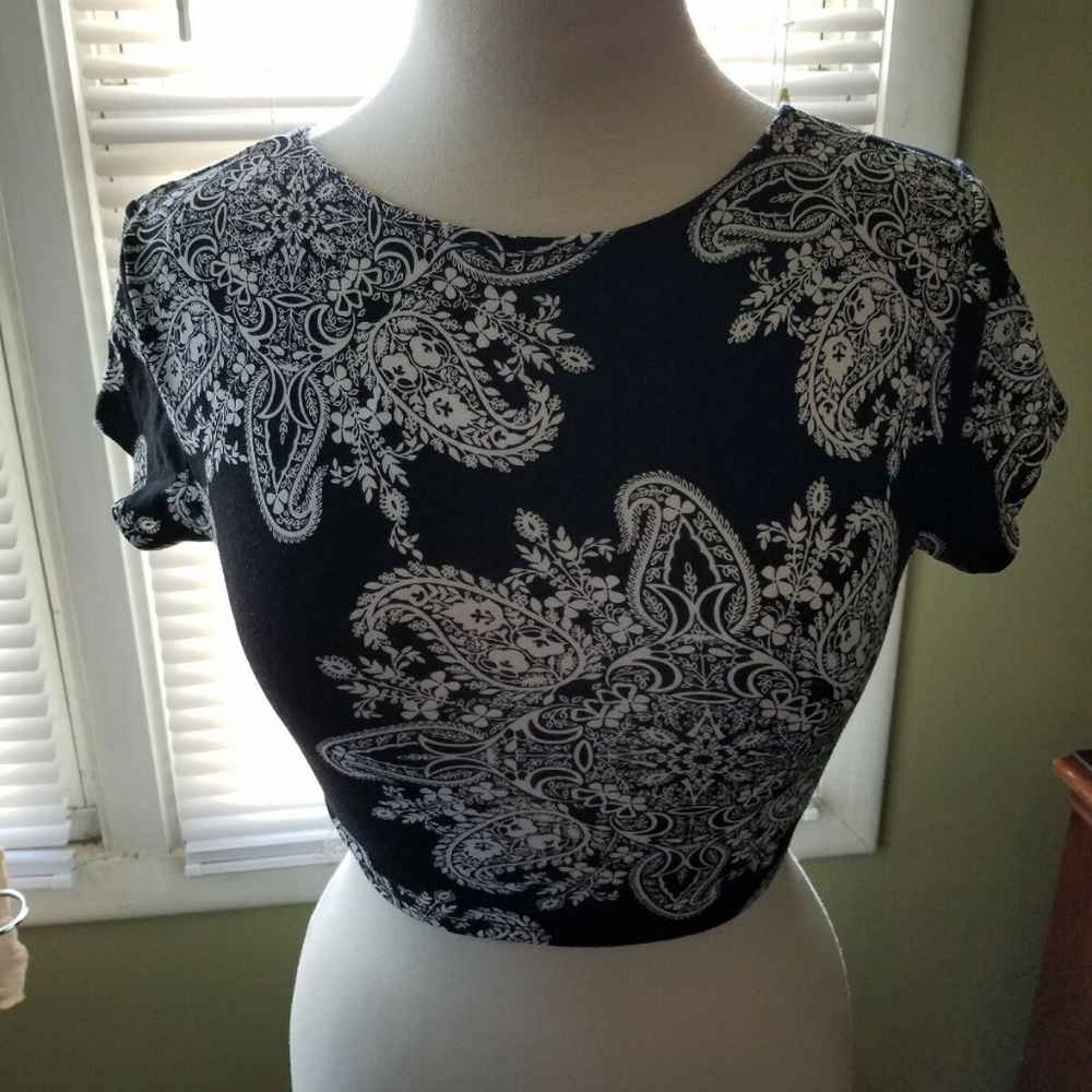 Floral Black/White Crop Top